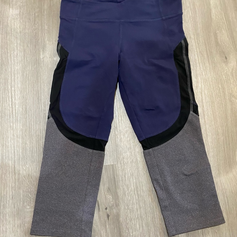 ALO Yoga Leggings in blue and Gray